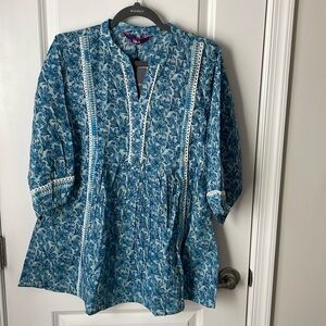 Fun top for summer. Light blue top with fun details on collar and sleeve.